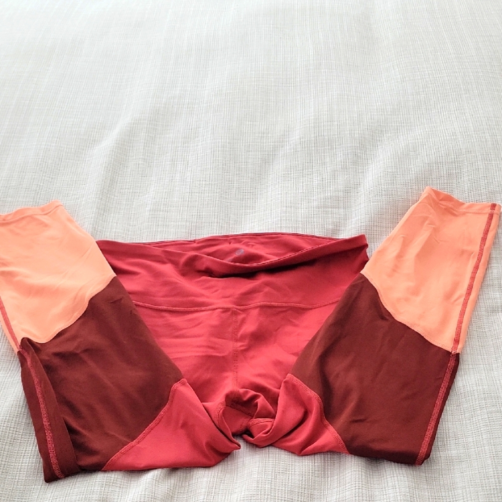 GapFit Colorblock Leggings in Red and Brown
